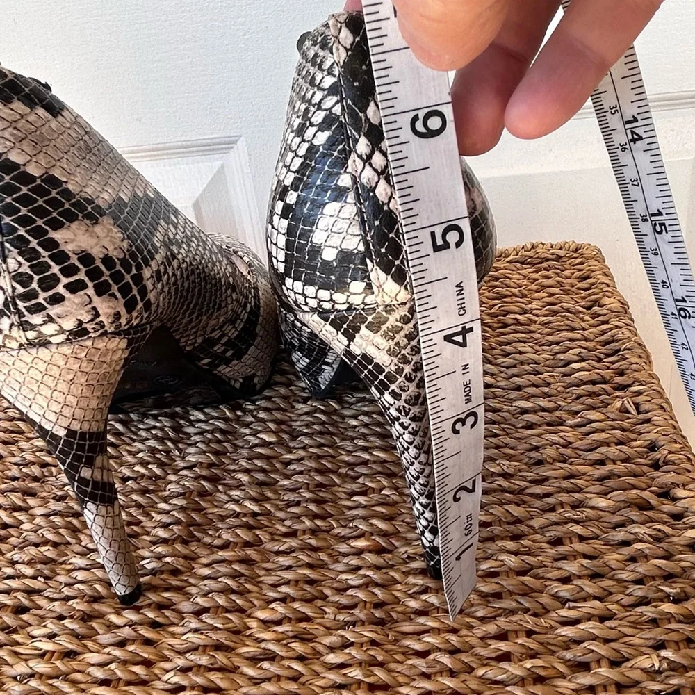 Anne Michelle Brand‎ Reptile Print Round Toe Heels Size 7.5